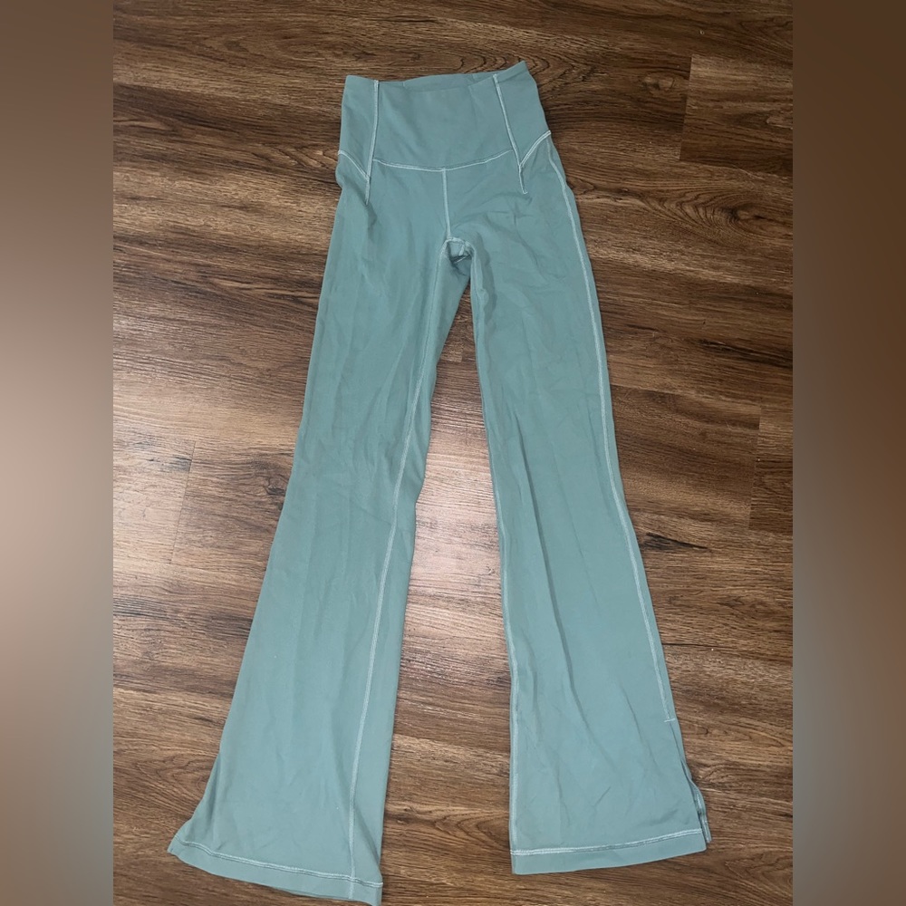 size 0 lululemon align flare leggings